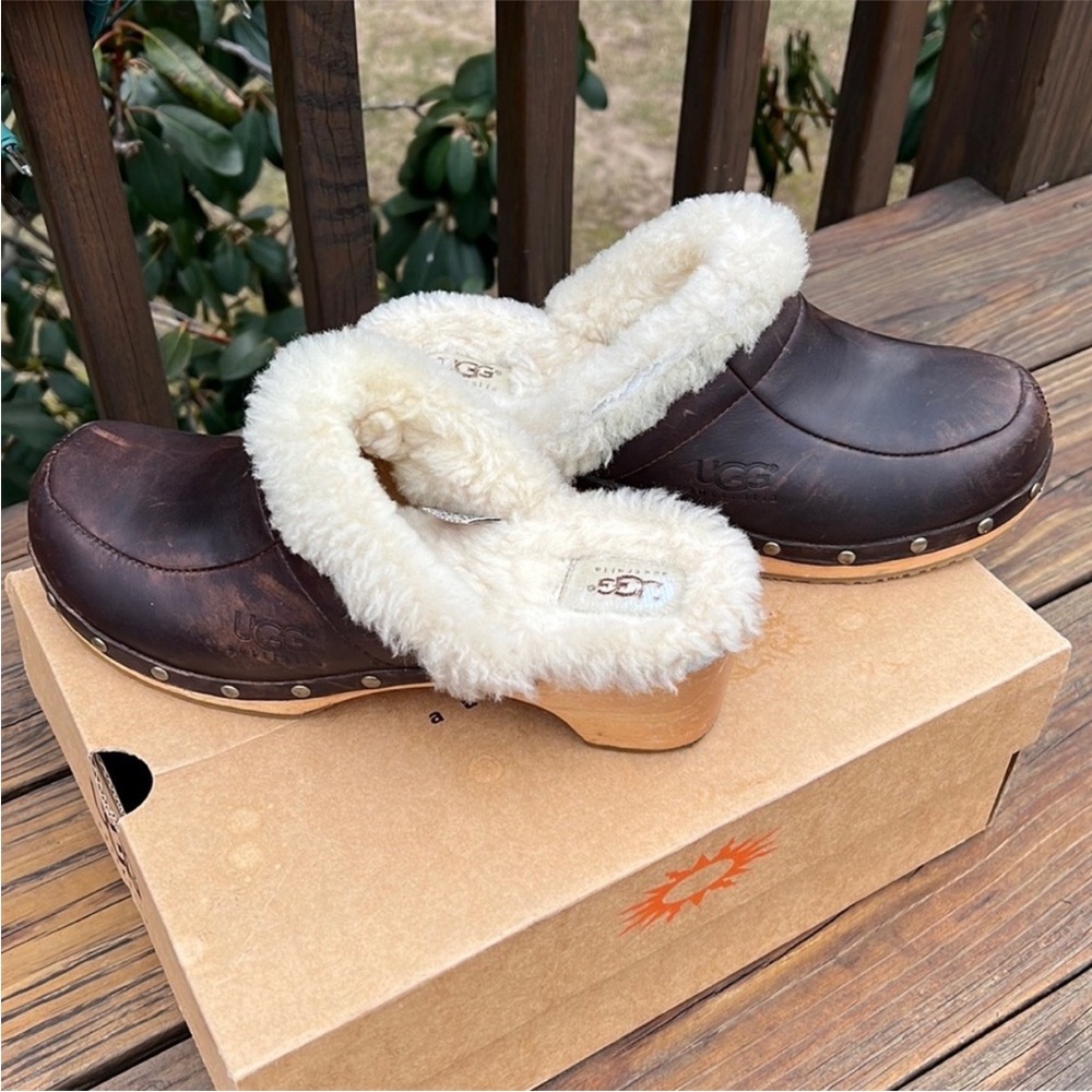 UGG Australia Kalie dark brown leather shearling wooden studded clogs US 9 Y2K